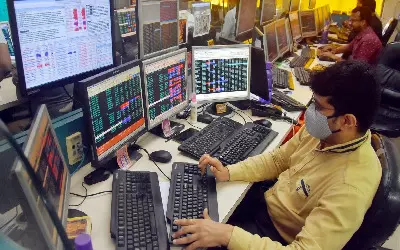 Sensex Opening Bell : निवेशकों के चेहरे पर छाई मायूसी, शेयर बाजार में गिरावट, एक क्लिक में जानिए सेंसेक्स-निफ्टी का हाल