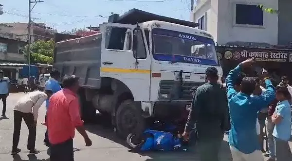 MP Accident : तेज रफ्तार डंपर ने स्कूटी सवार छात्रा को रौंदा, परीक्षा देने जा रही स्कूल...