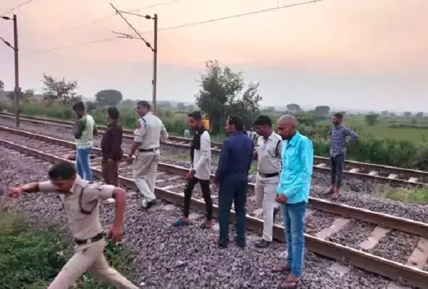 Suicide : युवक ने ट्रेन के सामने कूदकर की आत्महत्या, जाने किस वजह से दी जान...