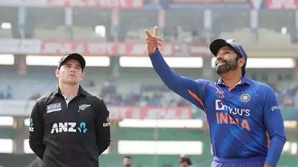 IND vs NZ : भारत ने टॉस जीतकर लिया गेंदबाजी का फैसला, प्लेइंग 11 में हुए दो बदलाव...