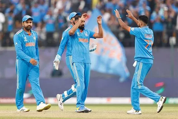 IND vs NZ : न्यूजीलैण्ड 273 रन पर हुए ऑल आउट, भारत को मिला 274 का लक्ष्य, जाने किसने लिया सबसे ज्यादा विकेट...
