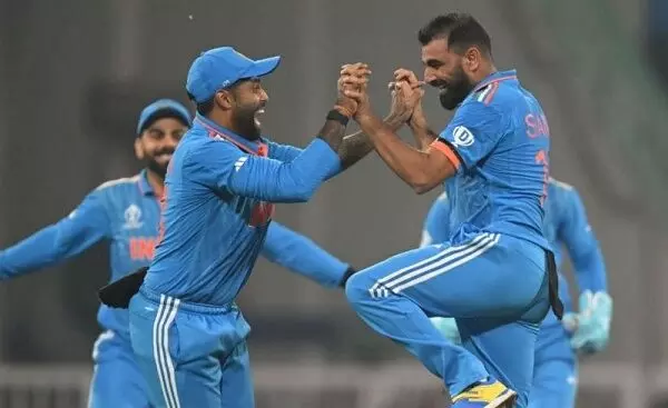 IND vs ENG : भारत की छठी जीत, 100 रनों से इंग्लैंड को हराकर सेमीफ़ाइनल में पहुंचा...