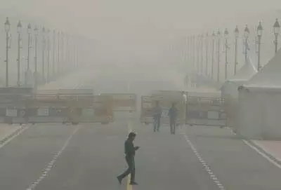 Delhi Air Quality: गैस चैंबर में तब्दील हुई दिल्ली, लगातार खराब हो रही दिल्ली की हवा, पढ़े पूरी खबर
