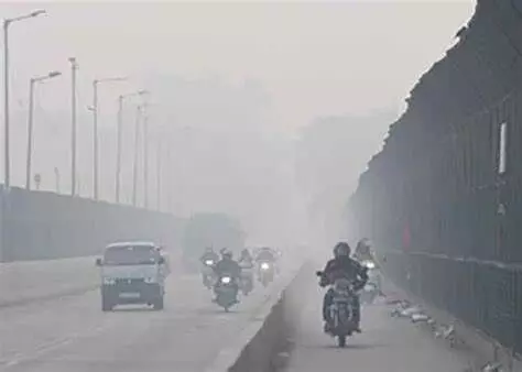 Delhi NCR Air Pollution: दिल्ली में सांस लेना हुआ मुश्किल, प्रदुषण का स्तर बढ़ने से आखों में जलन, जाने AQI....