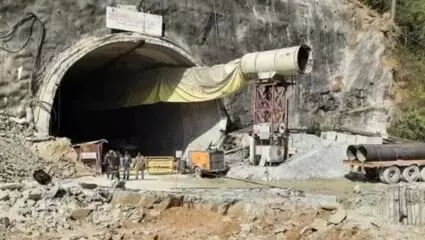 Uttarkashi Tunnel Rescue : रेस्क्यू टीम को मिली बड़ी सफलता, टनल में फंसे 41 मजदूरों के लिए भेज सकते है प्रॉपर खाना...