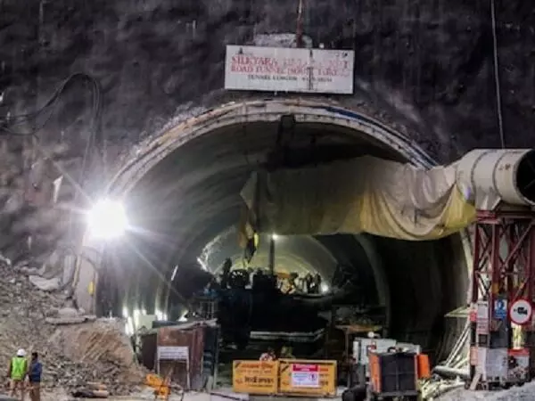 Tunnel Rescue : टनल में फंसे 41 मजदूरों की सेहत पर रोबोट से रखी जाएगी नजर, ऑगर मशीन के हेड को निकालने की कवायद जारी...
