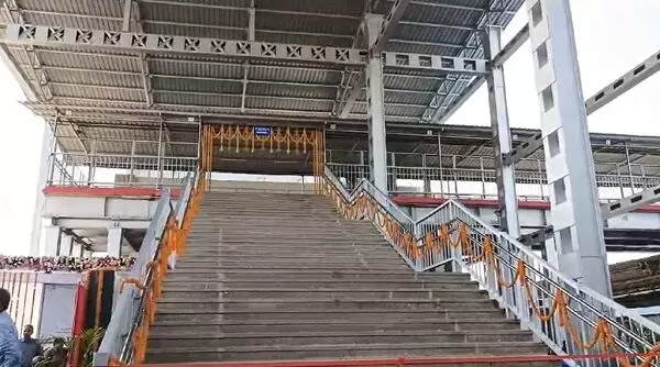 Raipur News : रेलवे स्टेशन पर नए फुट ओवरब्रिज का किया लोकार्पण, अब यात्री सभी प्लेटफार्म पर आसानी से पहुंचेंगे...