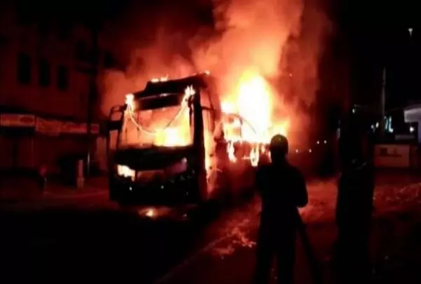CG Crime : नक्सलियों ने दो यात्री बसों को किया आग के हवाले...