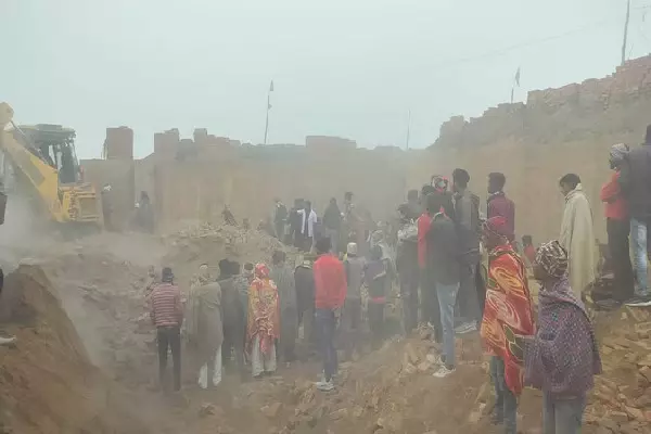 Big news : ईंट भट्टे की गिरी दीवार, मलबे में दबकर 5 मजदूरों की मौत, हर तरफ मची चीख-पुकार