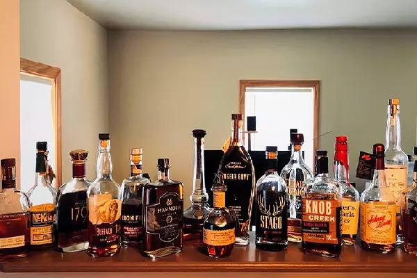Alcohol Storage Rule : मदिराप्रेमी ध्यान दें: आप कितनी शराब अपने घर में रख सकते हैं? जानिए नियम