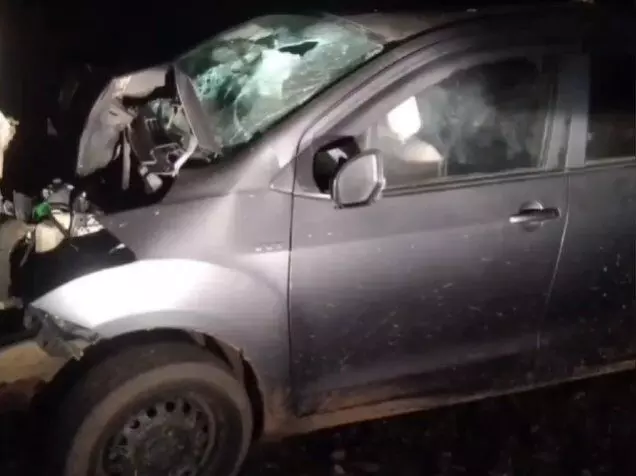 CG Accident : तेज रफ्तार कार पेड़ से टकराई, कांग्रेस नेता की गई जान, 3 घायल...