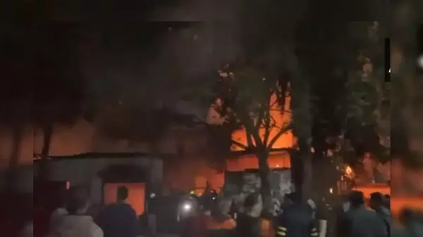 Fire News : दस्ताना फैक्ट्री में लगी भीषण आग, गहरी नींद में सो रहे 6 मजदूर जिंदा जले...