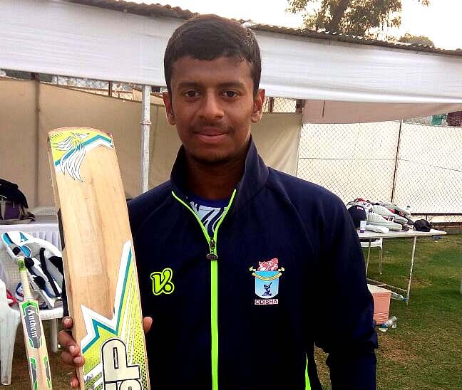 इस युवा बल्लेबाज ने किया बड़ा कारनामा, 24 की उम्र में लगाए 24 छक्के, धोनी के साथ खेलने का मिला मौका...