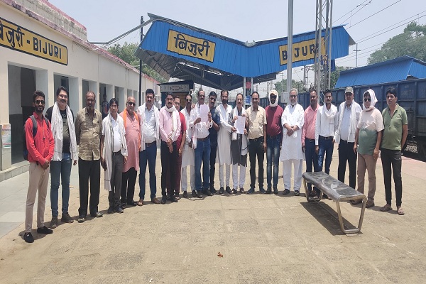 Rail Sangharsh Samiti submitted a memorandum to the railway administration, saying - If the demands are not met, there will be rail roko agitation..