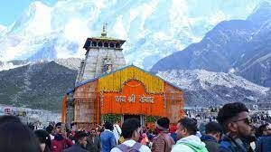 Kedarnath Dham: Ban on entry to Kedarnath temple from VIP gate, barricading put in place to control passengers