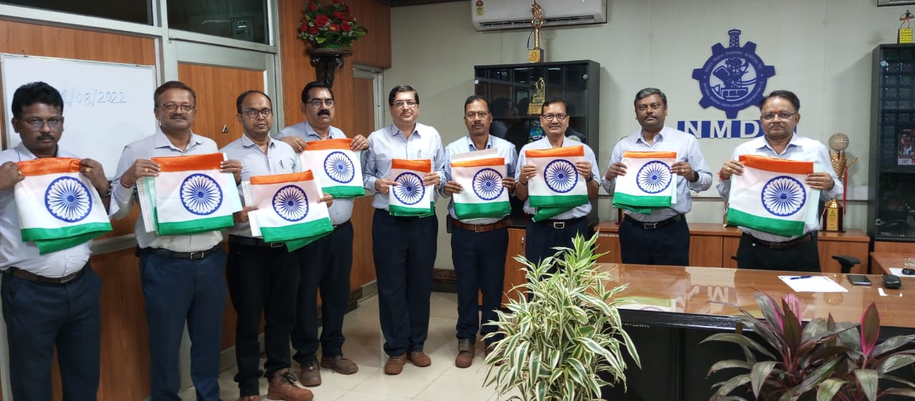 NMDC : एनएमडीसी किरन्दुल परियोजना ने हर घर तिरंगा अभियान का किया आगाज़, वरिष्ठ अधिकारियों को सौंपा गया राष्ट्रीय ध्वज
