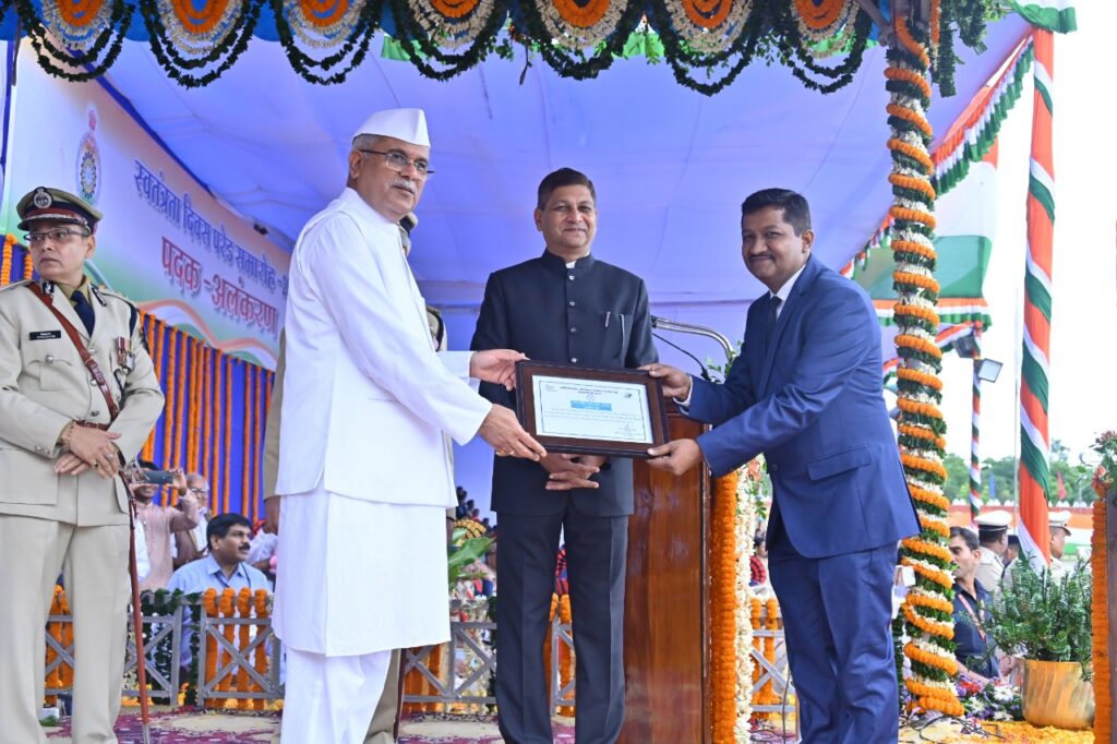 CM Bhupesh Baghel द्वारा स्वतंत्रता दिवस पर राज्य के ये 3 उत्कृष्ट स्वावलंबी गौठान हुए सम्मानित