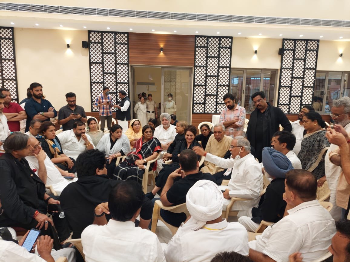 Big Breaking : CM भूपेश बघेल ने किंग्सवे कैम्प में की राहुल गांधी और प्रियंका गांधी से मुलाकात