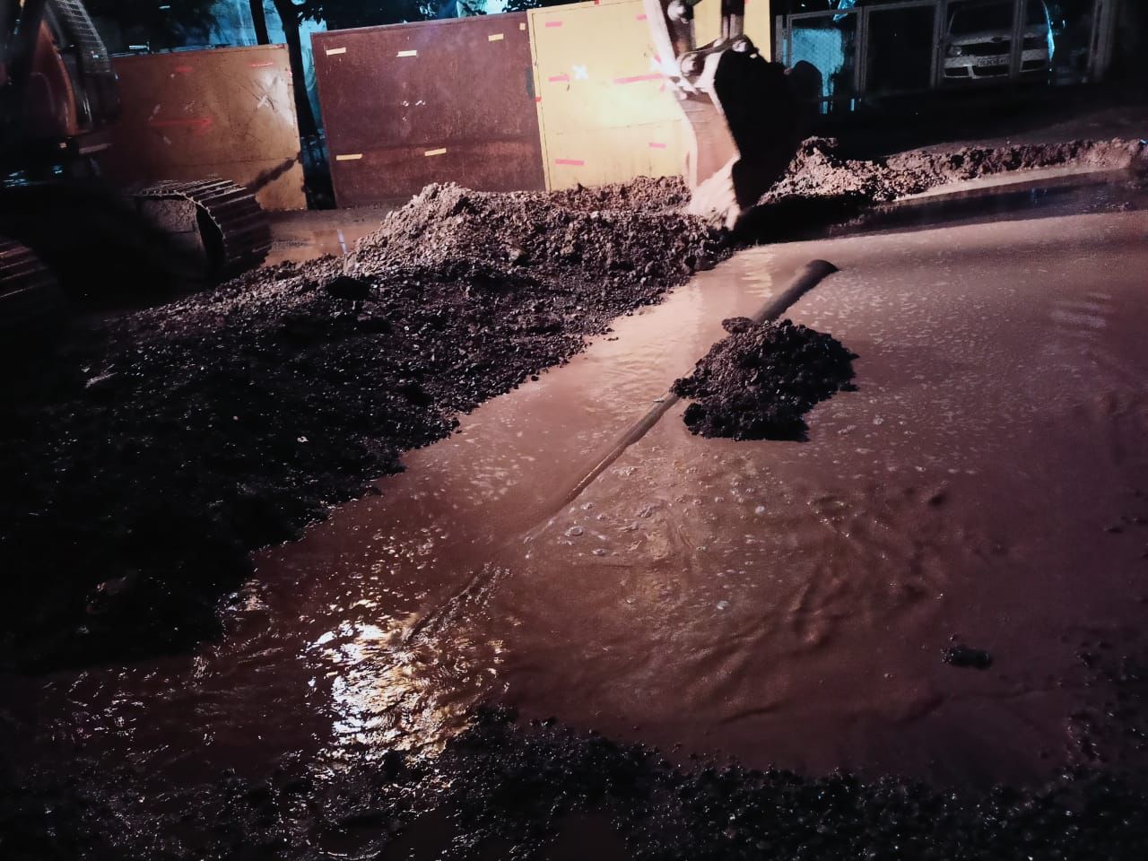 Raipur : बारिश से सड़क पर हुए गड्डों को भरने का काम युद्धस्तर पर जारी, वाहनों की आवाजाही हुई आसान