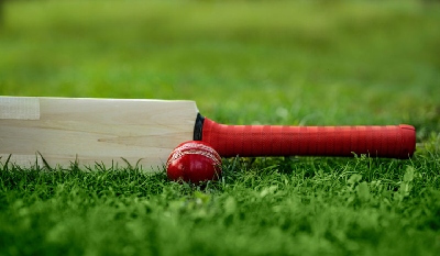 Cricket मैच के दौरान सीने में लगी गेंद, मौके पर ही हो गई खिलाड़ी की मौत, सदमें में परिवार