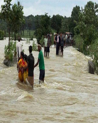 Flood : बारिश बनी तबाही, उफनाईं गंगा, राज्य के कई जिलों जारी हुआ रेड अलर्ट...