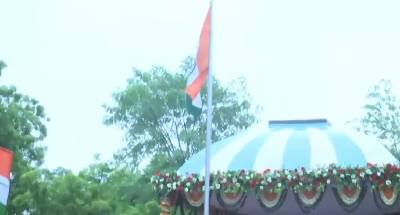 Independence Day 2022 : CM भूपेश बघेल ने फहराया तिरंगा, प्रदेशवासियों को दी स्वतंत्रता दिवस की बधाई