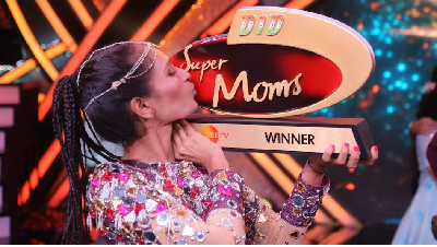 DID Super Mom Winner 2022: हरियाणा में मजदूरी करने वाली Varsha Bumra बनीं विनर, ट्रॉफी संग जीता लाखों का ईनाम, कहा- इतने पैसे...
