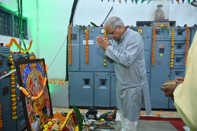Raipur : मुख्यमंत्री भूपेश बघेल ने विश्वकर्मा जयंती पर की पूजा अर्चना, भगवान विश्वकर्मा से की प्रदेशवासियों की सुख समृद्धि की कामना