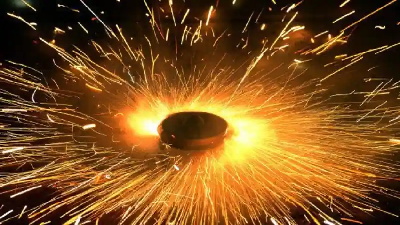 Diwali Alert : आंखों के लिए नुकसानदायक है पटाखों का प्रदूषण, जलाने और आतिशबाजी के दौरान बरते सावधानी, इन बातों का जरूर रखें ध्यान