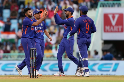 India vs South Africa 2nd ODI : साउथ अफ्रीका ने जीता टॉस, अब भारतीय टीम को जीतना होगा मैच, शाहबाज अहमद खेलेंगे अपना पहला ODI मैच