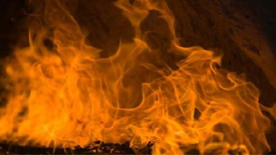 Fire News : पटाखों की स्टॉल में लगी आग भीषण आग, जिंदा जले दो लोग, मची अफरा-तफरी
