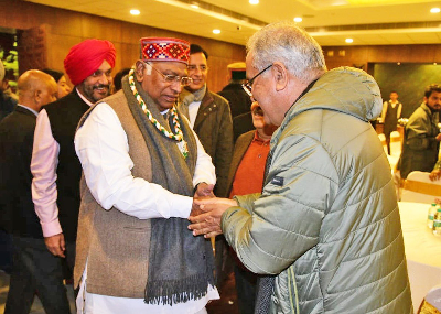 CG NEWS : मुख्यमंत्री भूपेश बघेल ने शिमला में कांग्रेस अध्यक्ष मल्लिकार्जुन खड़गे से की मुलाकात, ट्वीट कर जानकारी देते हुए लिखा - कांग्रेस अध्यक्ष...देखें तस्वीर