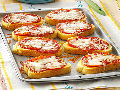 Toast Pizza Recipe : नाश्ते में कुछ खाना चाहते है यूनिक, तो बनाए टोस्ट पिज्जा, कम समय में मिलेगा गजब का टेस्ट