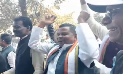 Bhanupratappur By-Election Result Updates : कांग्रेस प्रत्याशी सावित्री मंडावी जबरदस्त बढ़त बनाए हुए, मंत्री लखमा ने कार्यकर्ताओं के साथ मनाई खुशी, देखें VIDEO…