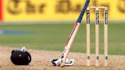 OMG : क्रिकेट के मैदान में हुआ गंभीर हादसा, रन लेने के दौरान जमीन पर गिरा 16 का खिलाड़ी, फिर हो गई मौत