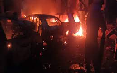 CG FIRE NEWS : स्टाफ कॉलोनी के गैरेज में रखे गाड़ी में लगी भीषण आग, वाहन पूरी तरह जलकर खाक, मची अफरा - तफरी...