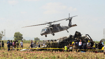 Helicopter Crash : Army का ब्लैक हॉक हेलीकॉप्टर क्रैश, हादसे में 2 लोगों की मौत, इलाके में रोकी गई ट्रैफिक व्यवस्था, देखें वीडियो…