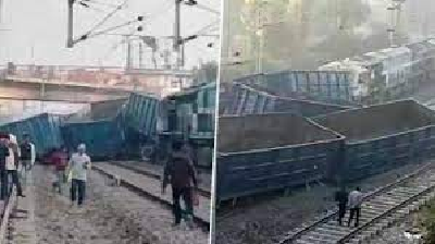 TRAIN ACCIDENT : उत्तर प्रदेश में दो मालगाड़ियों के बीच हुई जोरदार टक्कर, पटरी से उतरे आधा दर्जन डिब्बे, हादसे के बाद रेलवे ट्रैक बाधित...
