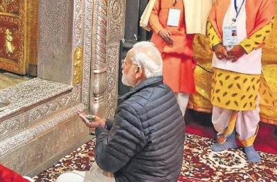PM Modi Meets Baba Bageshwar