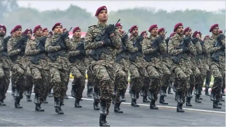 Indian Army : भारतीय सेना की बढ़ेगी ताकत, सरकार ने दी 70000 करोड़ रुपये के हथियार खरीदने के प्रस्तावों को मंजूरी
