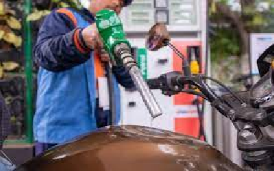 Petrol Diesel Price Today: तेल कंपनियों ने जारी किए पेट्रोल-डीजल के दाम, टंकी फुल कराने से पहले जान लें आज का रेट