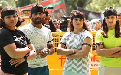 Indian wrestlers Vinesh Phogat, Sangeeta Phogat Bajrang Punia, Sakshi Malik wearing black bands