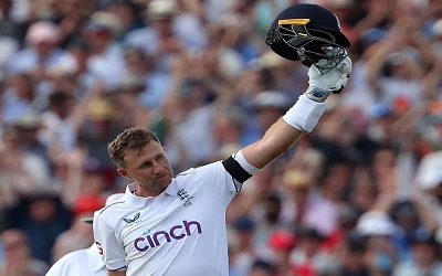Joe Root scored an unbeaten 118 in Englands first innings of the 1st Ashes Test